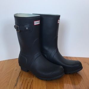Navy blue short Hunter rain boots
